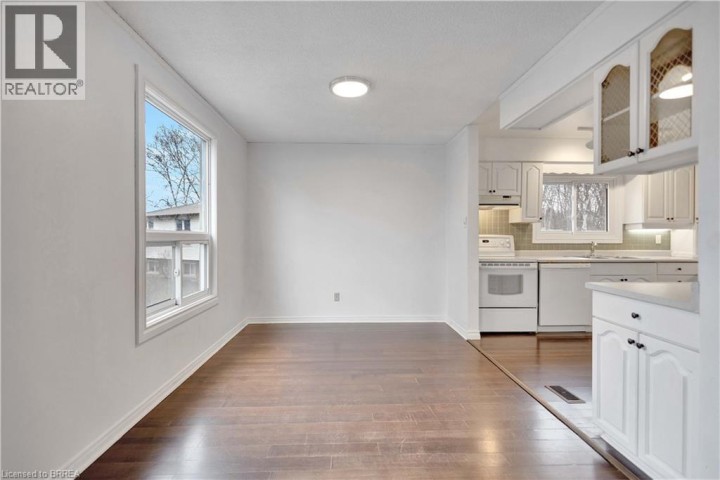 Photo 4 at 26 October Place, Cedarland, Brantford