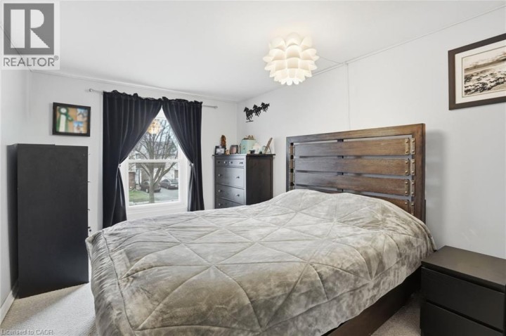 Photo 18 at 16 Enfield Crescent, Brantwood Park, Brantford