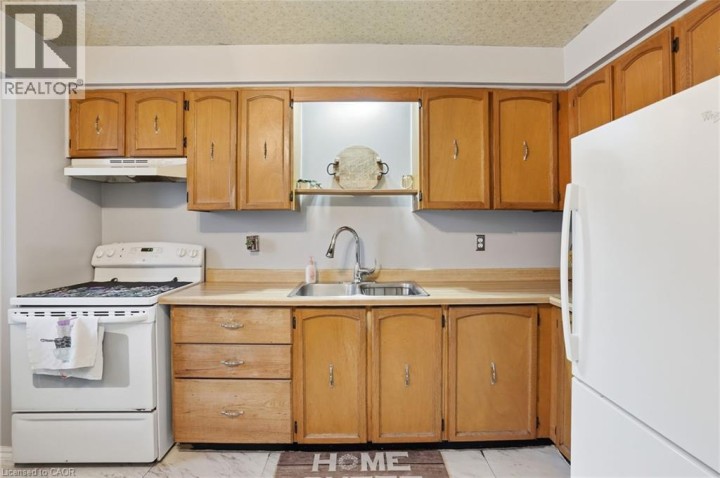 Photo 6 at 16 Enfield Crescent, Brantwood Park, Brantford