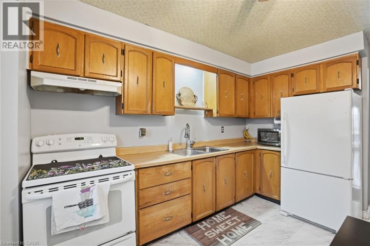 Photo 7 at 16 Enfield Crescent, Brantwood Park, Brantford