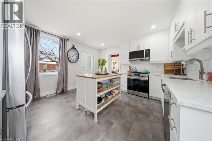 Photo 8 at 62 Walnut Street, Old West Brant, Brantford