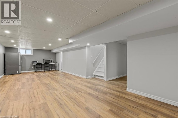 Photo 19 at 45 Driftwood Drive, Rosedale / Gable Height, Brantford