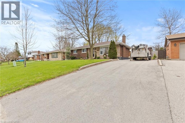 Photo 2 at 45 Driftwood Drive, Rosedale / Gable Height, Brantford