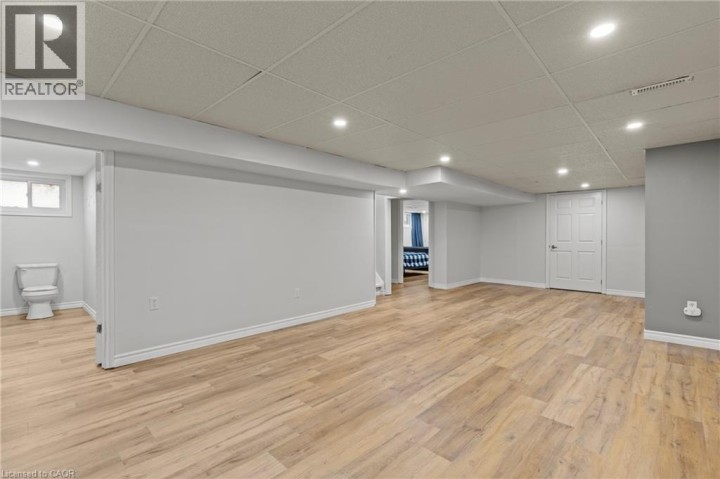 Photo 20 at 45 Driftwood Drive, Rosedale / Gable Height, Brantford