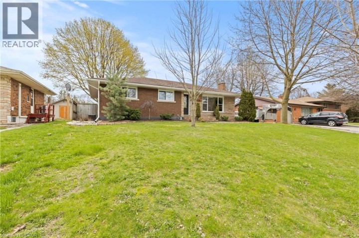 Photo 3 at 45 Driftwood Drive, Rosedale / Gable Height, Brantford