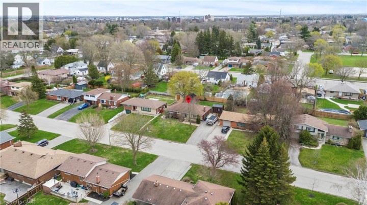 Photo 31 at 45 Driftwood Drive, Rosedale / Gable Height, Brantford