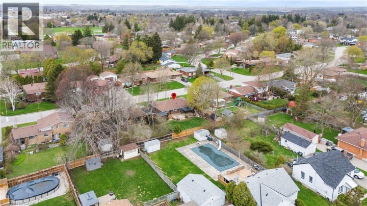 Photo 33 at 45 Driftwood Drive, Rosedale / Gable Height, Brantford