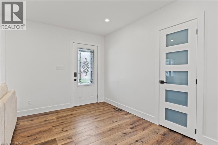 Photo 5 at 45 Driftwood Drive, Rosedale / Gable Height, Brantford