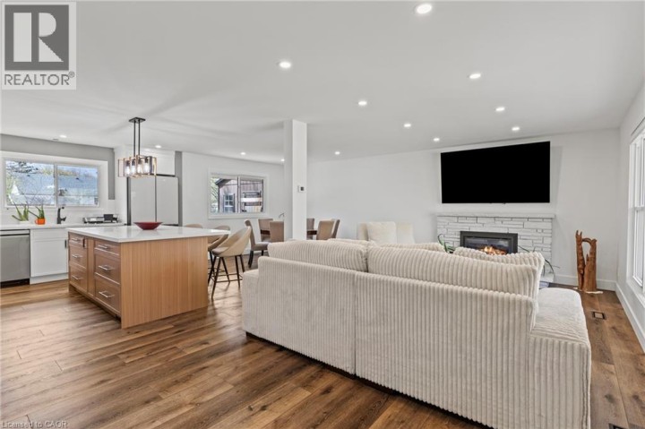 Photo 6 at 45 Driftwood Drive, Rosedale / Gable Height, Brantford