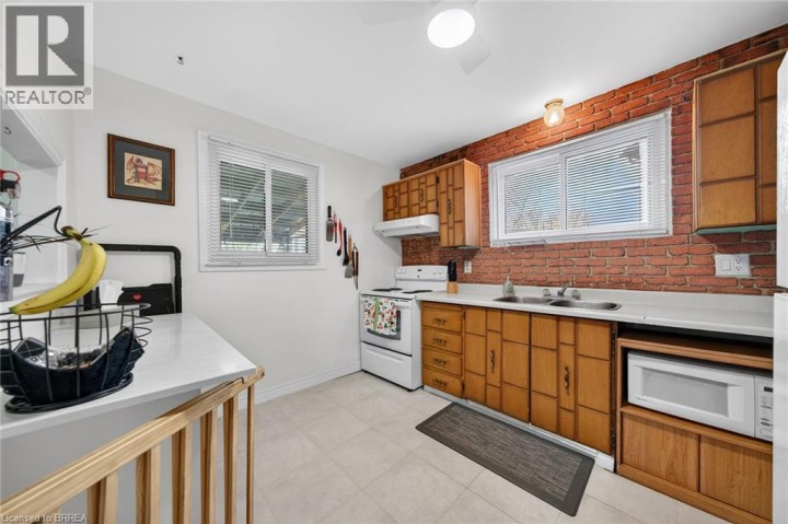 Photo 10 at 34 Enfield Crescent, Brantwood Park, Brantford