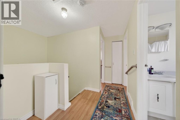 Photo 13 at 34 Enfield Crescent, Brantwood Park, Brantford