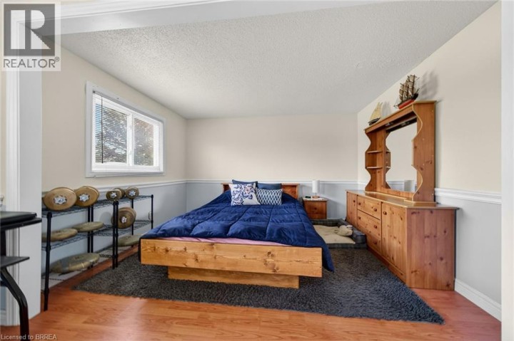 Photo 14 at 34 Enfield Crescent, Brantwood Park, Brantford