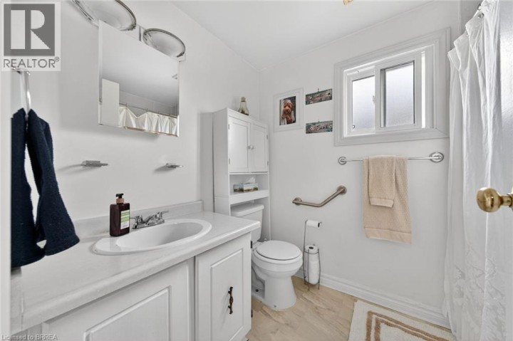 Photo 17 at 34 Enfield Crescent, Brantwood Park, Brantford