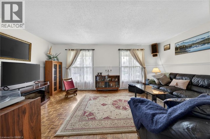 Photo 6 at 34 Enfield Crescent, Brantwood Park, Brantford