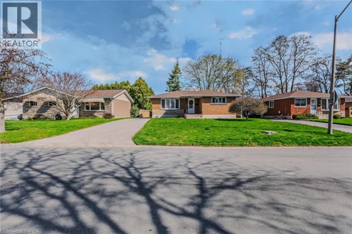 Photo 3 at 27 Allanton Boulevard, Fairview / Greenbrier, Brantford