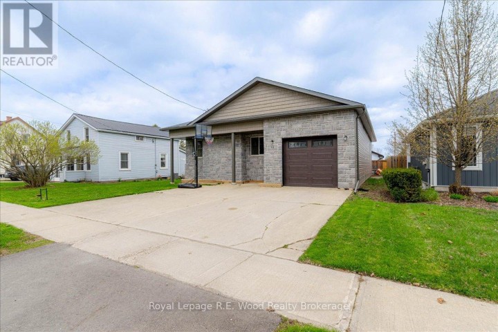 Photo 2 at 44 N Stover Street, Norwich Town, Norwich