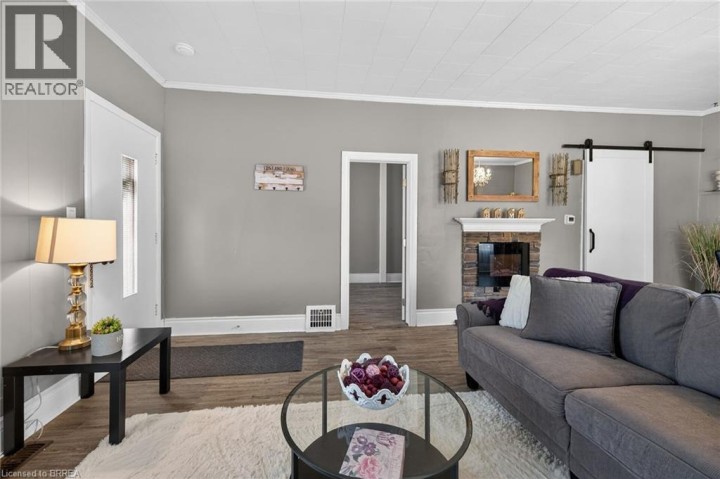 Photo 14 at 27 High Street, Terrace Hill, Brantford