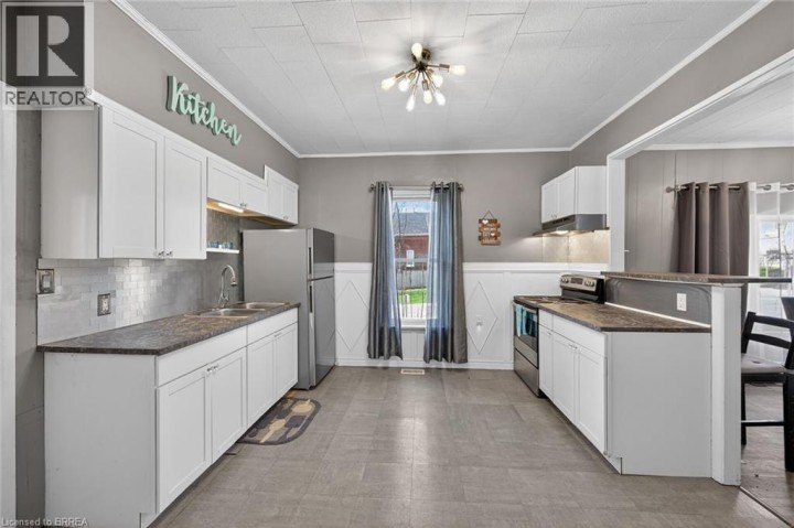 Photo 23 at 27 High Street, Terrace Hill, Brantford