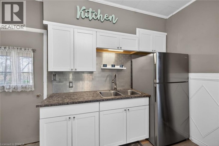 Photo 26 at 27 High Street, Terrace Hill, Brantford