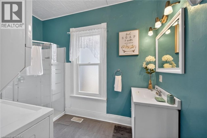 Photo 27 at 27 High Street, Terrace Hill, Brantford