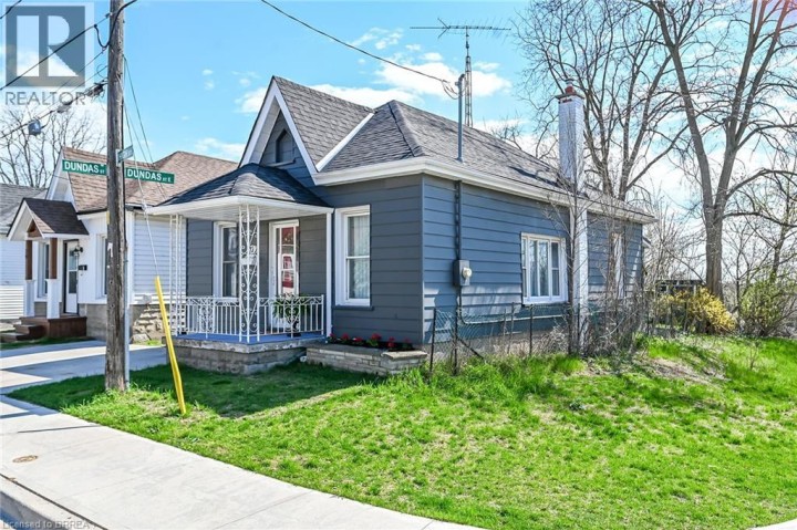 Photo 4 at 27 High Street, Terrace Hill, Brantford