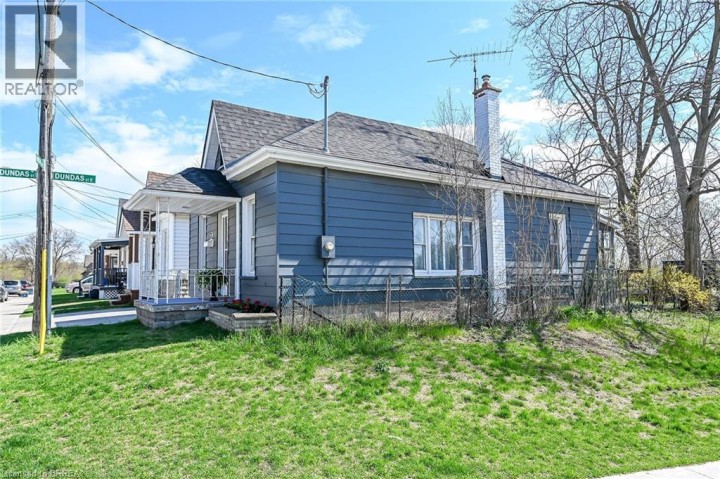 Photo 5 at 27 High Street, Terrace Hill, Brantford