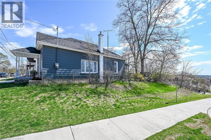 Photo 6 at 27 High Street, Terrace Hill, Brantford