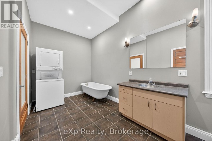 Photo 17 at 12 Fleet Street, Brantford