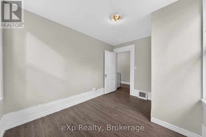 Photo 24 at 12 Fleet Street, Brantford