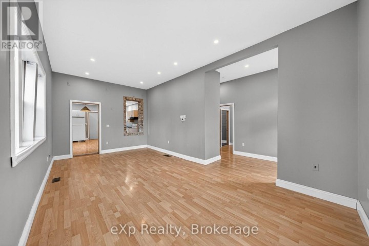 Photo 9 at 12 Fleet Street, Brantford