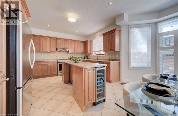 Photo 16 at 169 Falconridge Drive, Lexington / Lincoln Village, Kitchener