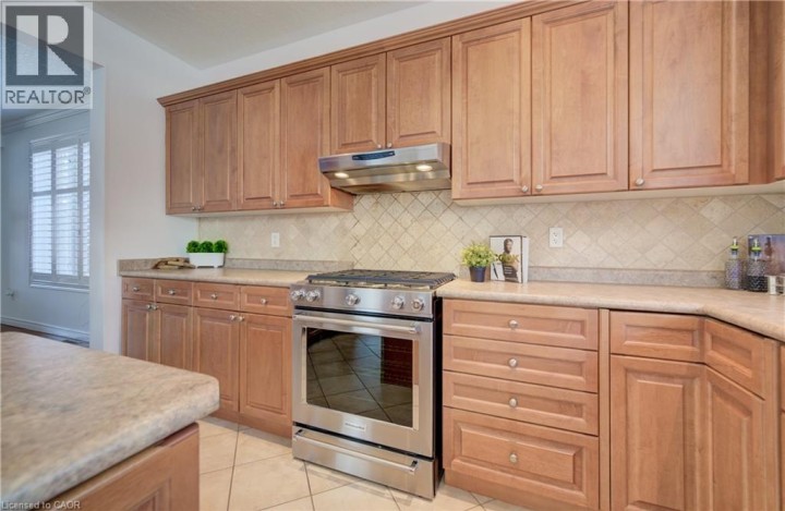 Photo 13 at 169 Falconridge Drive, Lexington / Lincoln Village, Kitchener