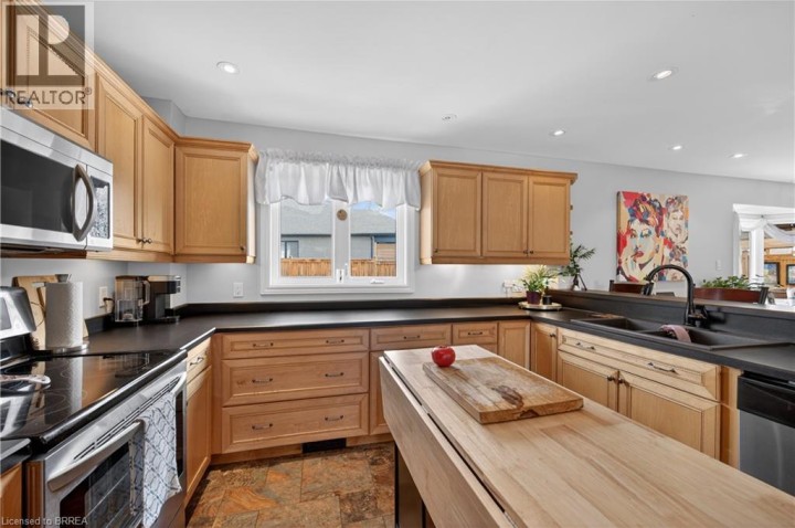 Photo 12 at 6 Winter Way, Beckett, Brantford