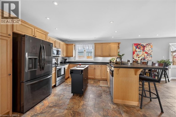 Photo 10 at 6 Winter Way, Beckett, Brantford