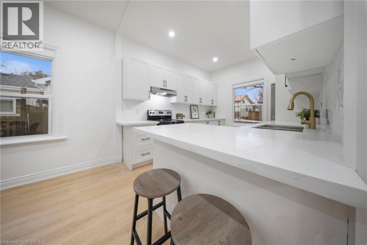 Photo 9 at 8 Main Street, North Ward, Brantford