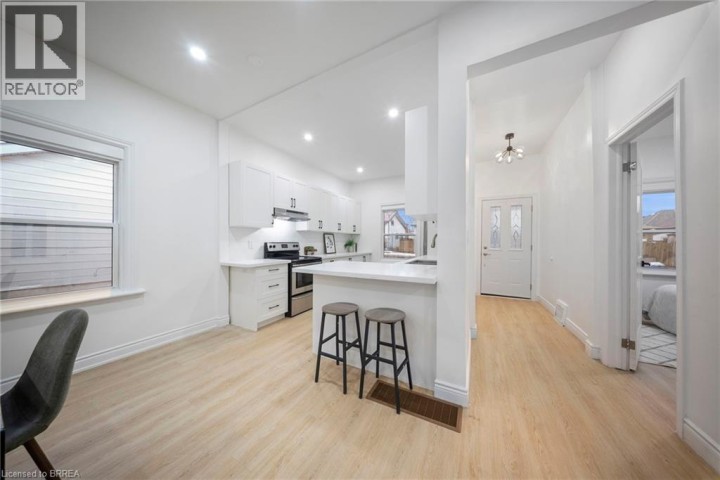 Photo 6 at 8 Main Street, North Ward, Brantford