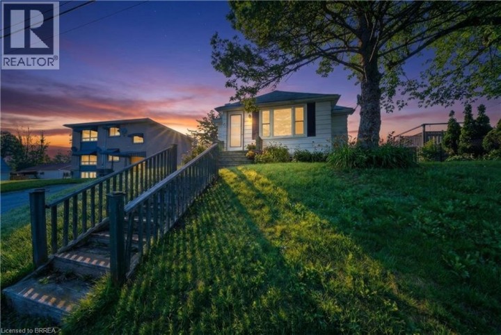 Photo 1 at 71 Fourth Avenue, Echo Place, Brantford