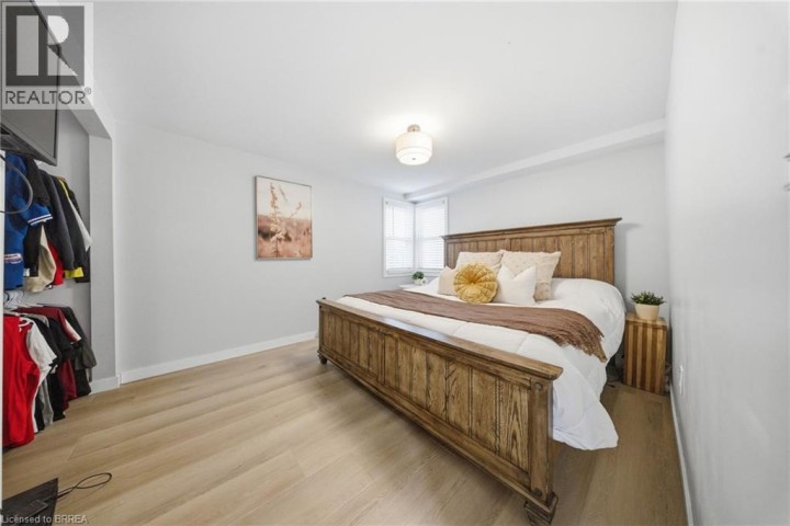 Photo 11 at 71 Fourth Avenue, Echo Place, Brantford