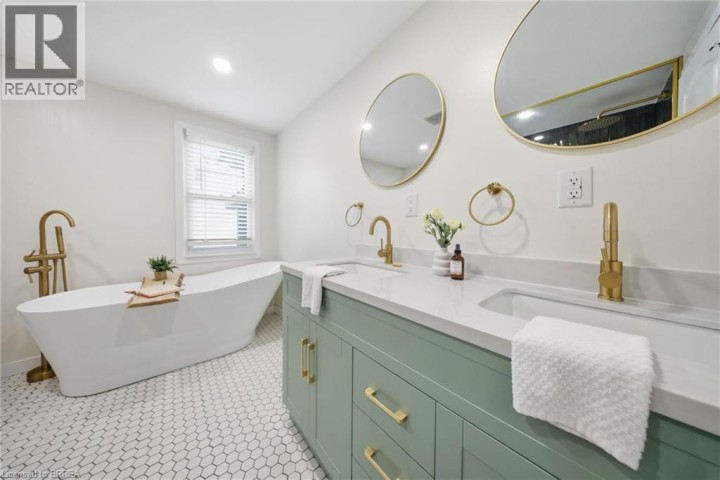 Photo 12 at 71 Fourth Avenue, Echo Place, Brantford