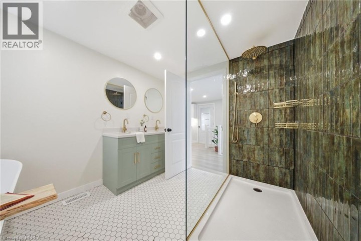 Photo 13 at 71 Fourth Avenue, Echo Place, Brantford