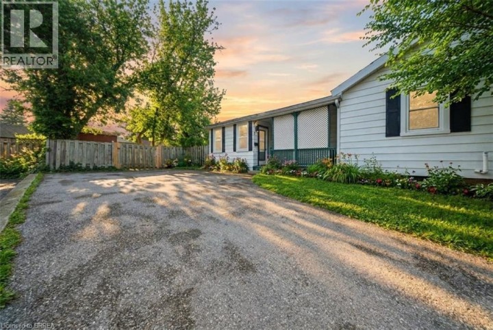 Photo 2 at 71 Fourth Avenue, Echo Place, Brantford