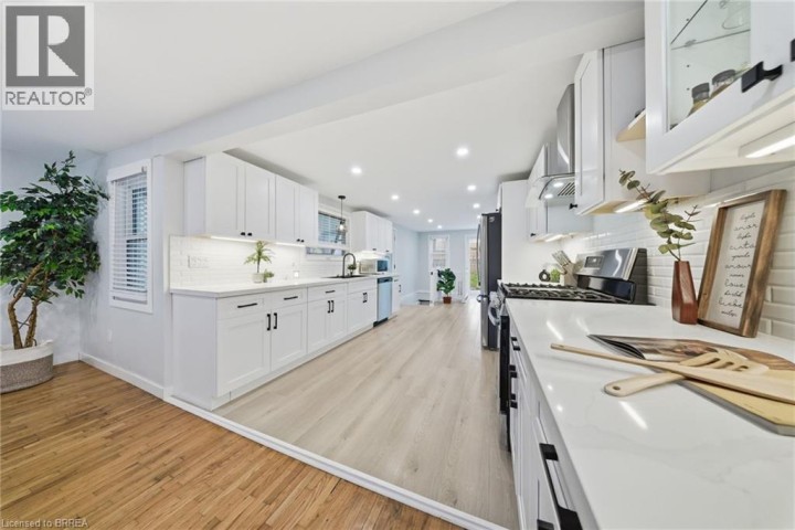 Photo 7 at 71 Fourth Avenue, Echo Place, Brantford