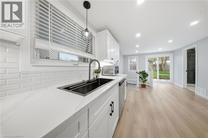 Photo 8 at 71 Fourth Avenue, Echo Place, Brantford