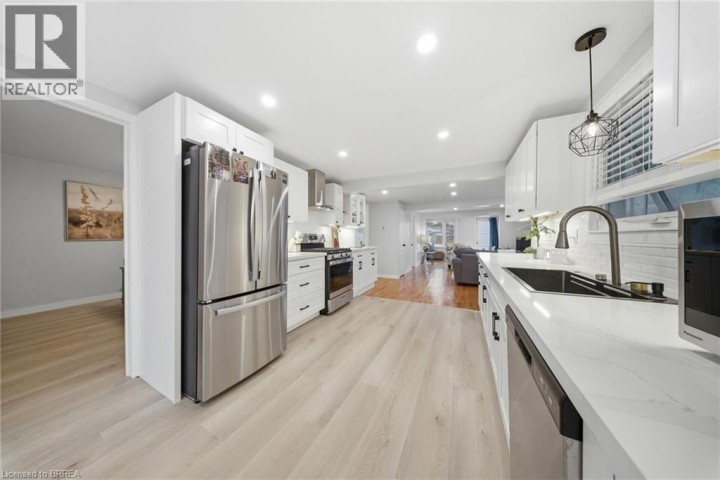 Photo 9 at 71 Fourth Avenue, Echo Place, Brantford