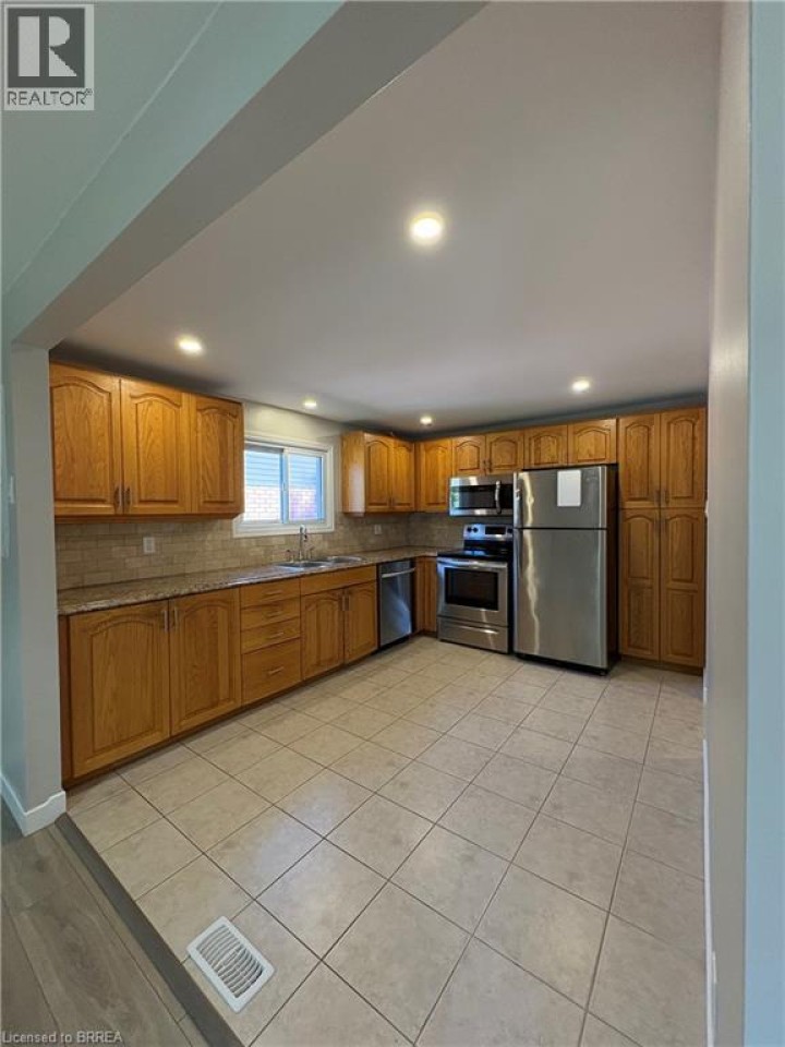 Photo 15 at 11 Nashua Drive, Lynden Hills, Brantford