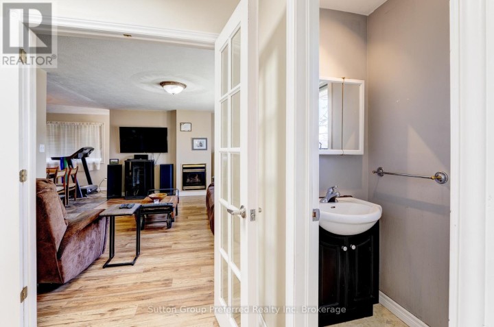 Photo 7 at 65 Hincks Street, Woodstock - South, Woodstock