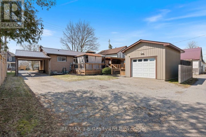 Photo 2 at 318 Broadway Street, Tillsonburg