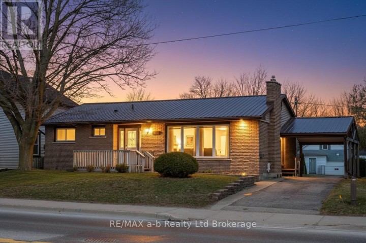 Photo 1 at 318 Broadway Street, Tillsonburg