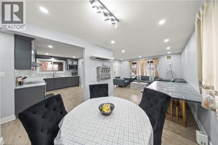 Photo 10 at 42 Tupper Crescent, Heritage Park / Rosemount, Kitchener
