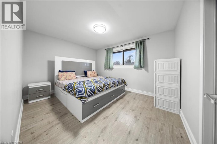 Photo 12 at 42 Tupper Crescent, Heritage Park / Rosemount, Kitchener